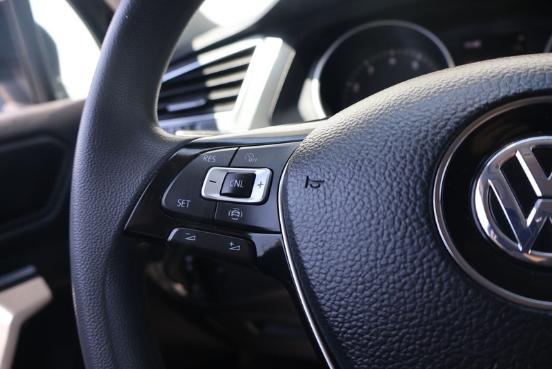 Volkswagen Tiguan Vehicle Full-screen Gallery Image 25
