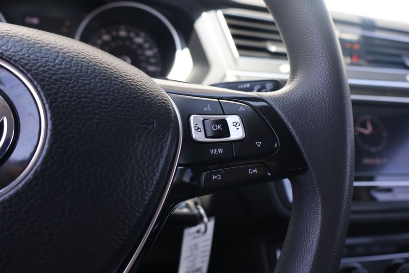 Volkswagen Tiguan Vehicle Full-screen Gallery Image 26