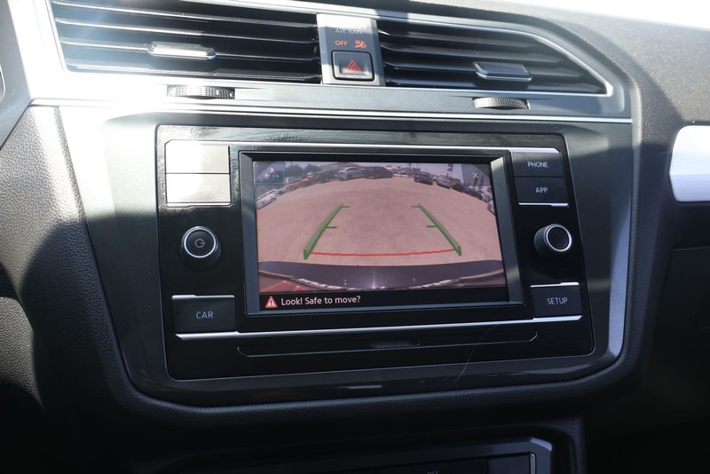 Volkswagen Tiguan Vehicle Full-screen Gallery Image 28