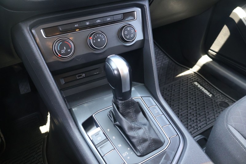 Volkswagen Tiguan Vehicle Full-screen Gallery Image 30