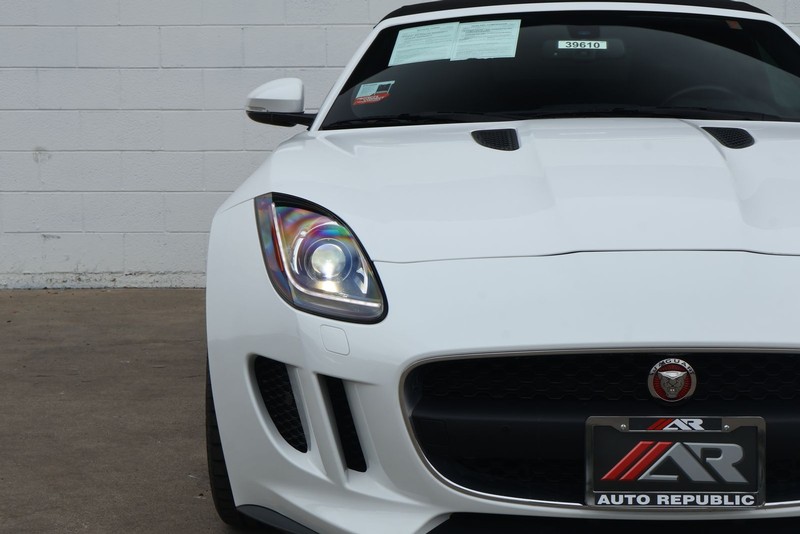 Jaguar F-TYPE Vehicle Full-screen Gallery Image 03