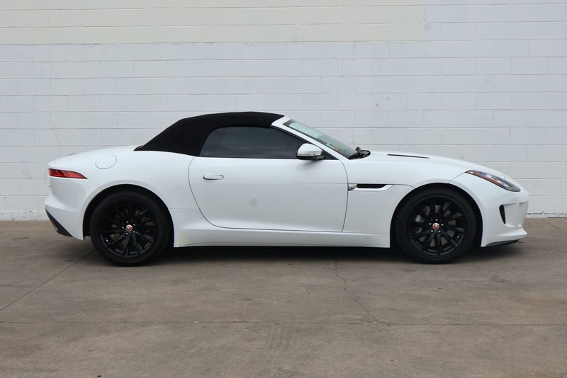 Jaguar F-TYPE Vehicle Full-screen Gallery Image 04