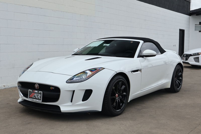 Jaguar F-TYPE Vehicle Full-screen Gallery Image 11