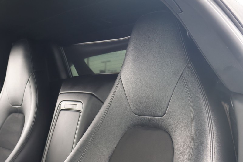 Jaguar F-TYPE Vehicle Full-screen Gallery Image 17
