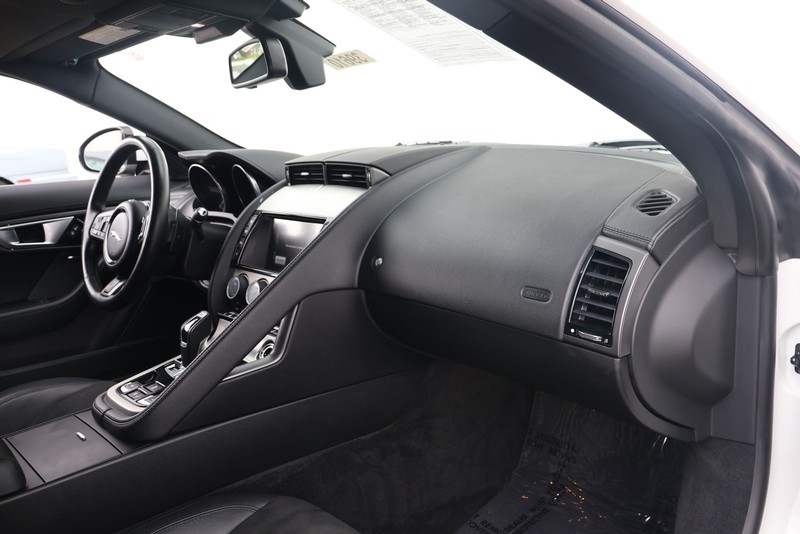 Jaguar F-TYPE Vehicle Full-screen Gallery Image 18