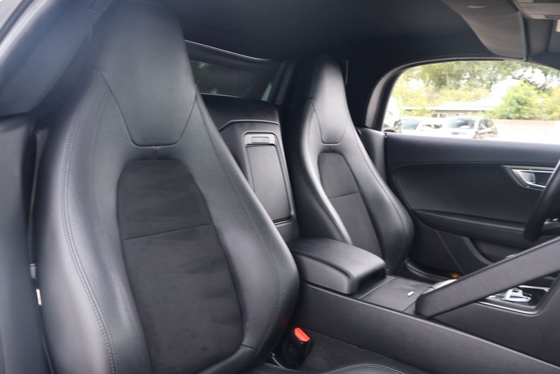 Jaguar F-TYPE Vehicle Full-screen Gallery Image 19