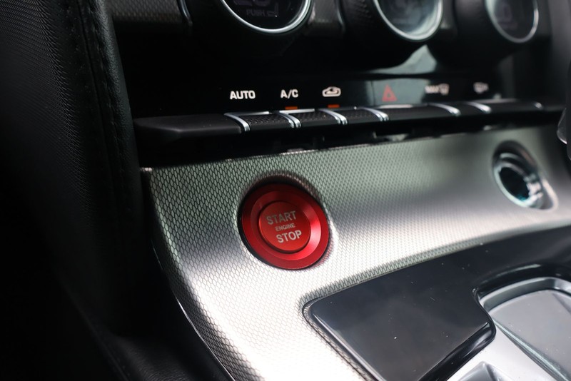 Jaguar F-TYPE Vehicle Full-screen Gallery Image 27