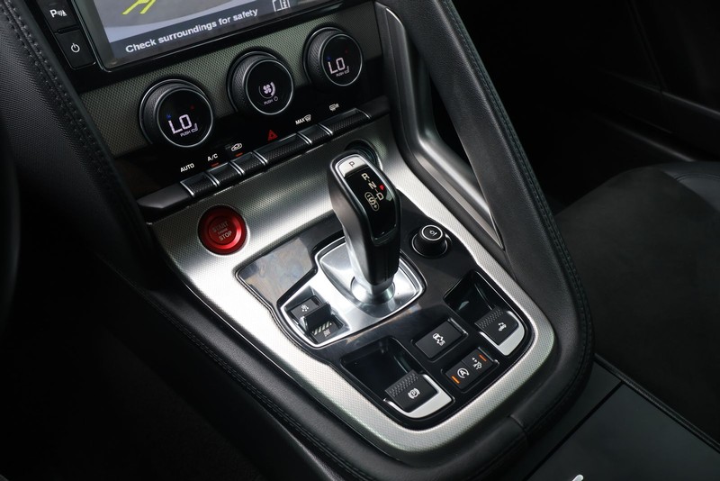 Jaguar F-TYPE Vehicle Full-screen Gallery Image 28