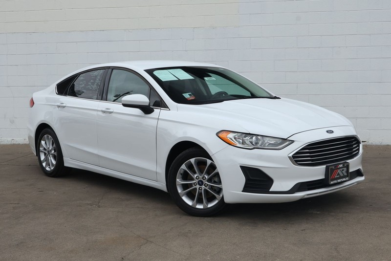 Ford Fusion Hybrid Vehicle Full-screen Gallery Image 01