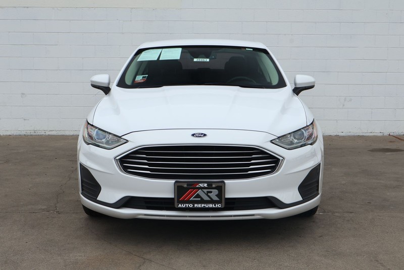 Ford Fusion Hybrid Vehicle Full-screen Gallery Image 02
