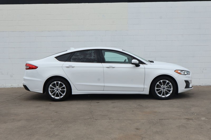 Ford Fusion Hybrid Vehicle Full-screen Gallery Image 04