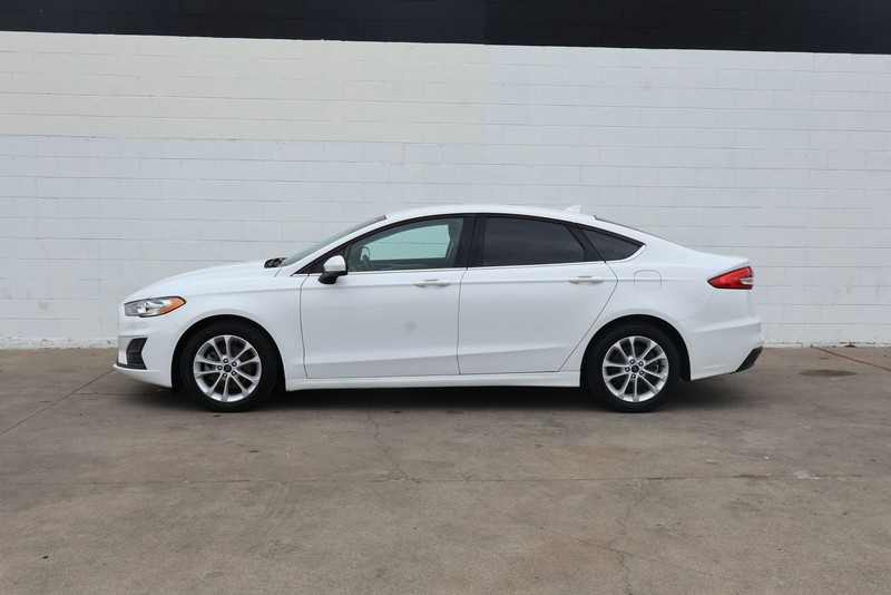 Ford Fusion Hybrid Vehicle Full-screen Gallery Image 10