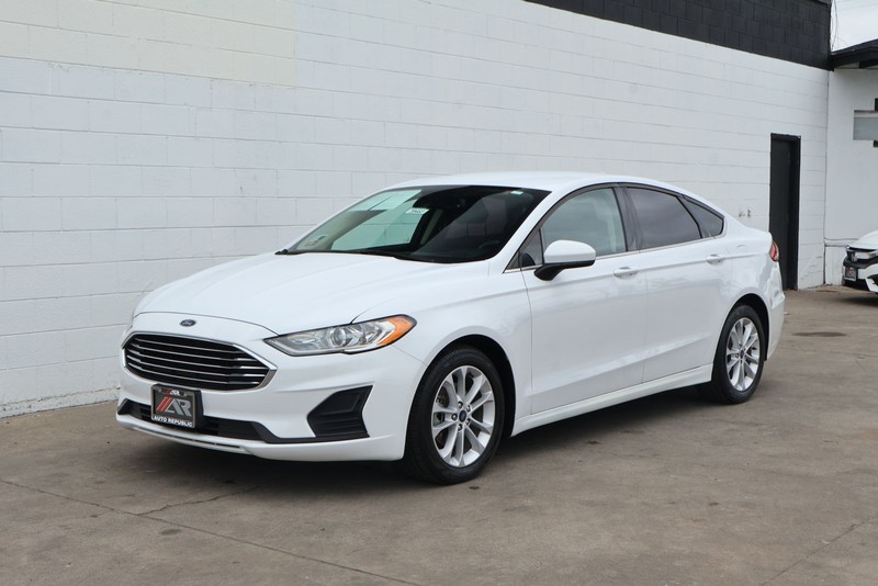 Ford Fusion Hybrid Vehicle Full-screen Gallery Image 11