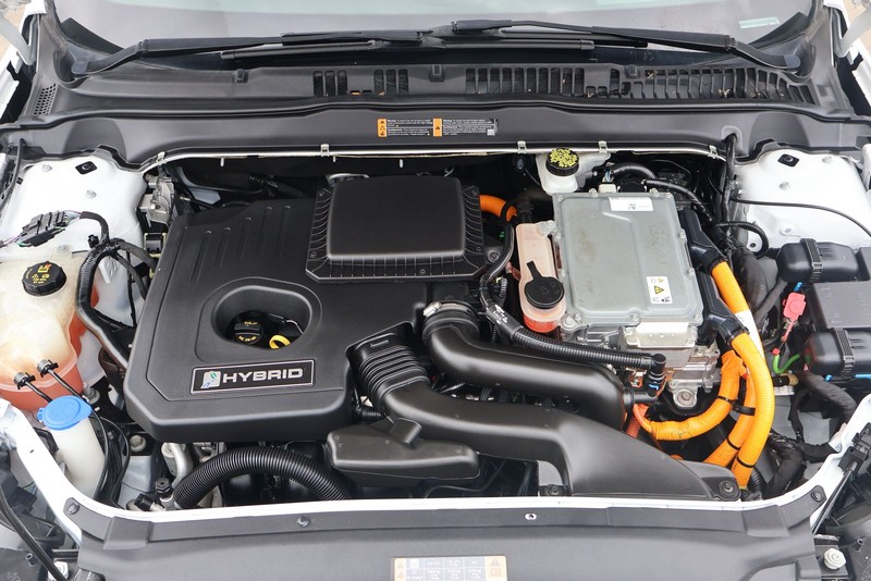 Ford Fusion Hybrid Vehicle Full-screen Gallery Image 12