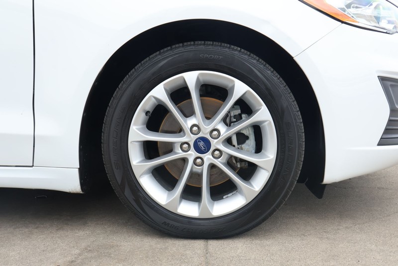 Ford Fusion Hybrid Vehicle Full-screen Gallery Image 13