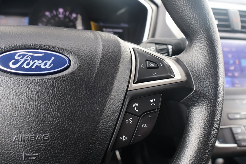 Ford Fusion Hybrid Vehicle Full-screen Gallery Image 25