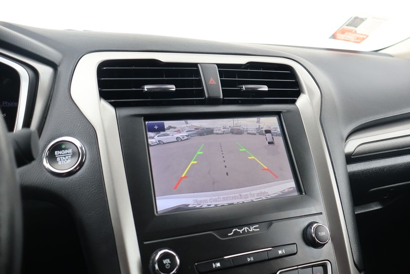 Ford Fusion Hybrid Vehicle Full-screen Gallery Image 28