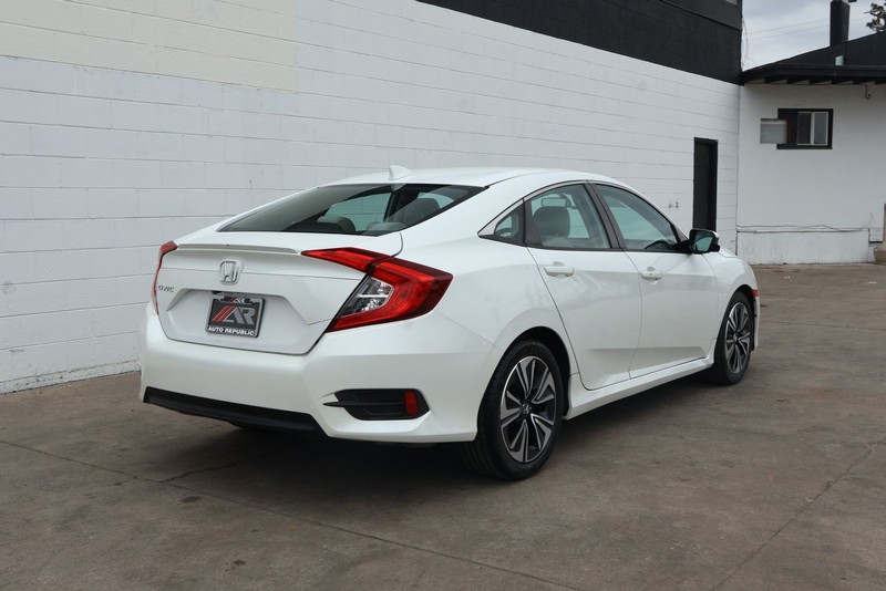 Honda Civic Sedan Vehicle Full-screen Gallery Image 05