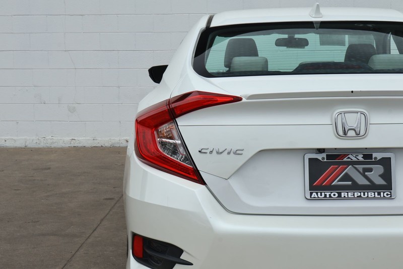 Honda Civic Sedan Vehicle Full-screen Gallery Image 07