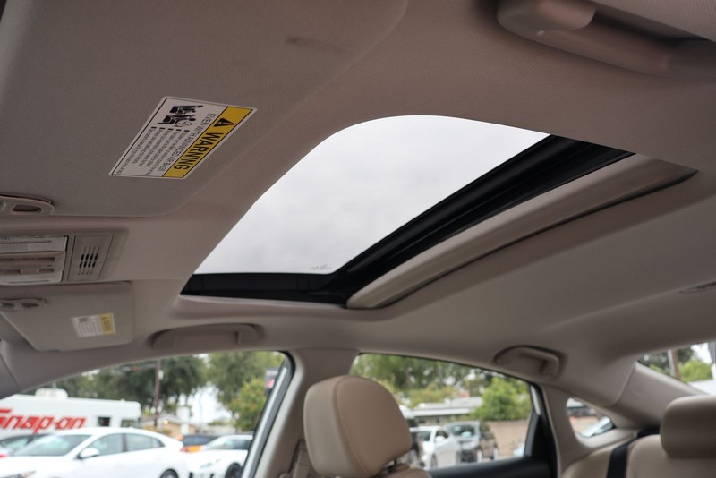 Honda Civic Sedan Vehicle Full-screen Gallery Image 31