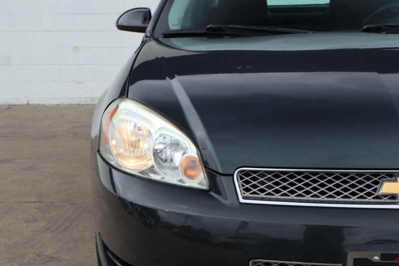 Chevrolet Impala Limited Vehicle Full-screen Gallery Image 03