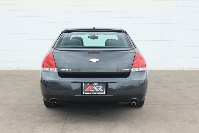 Chevrolet Impala Limited Vehicle Full-screen Gallery Image 06