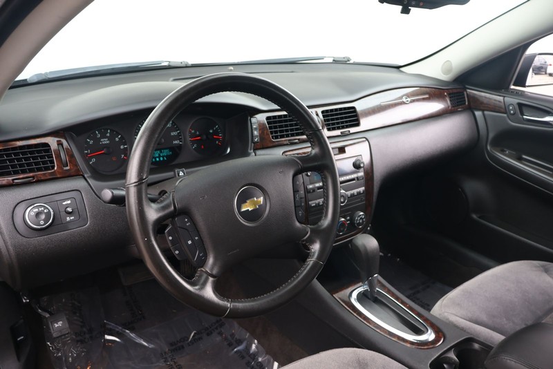 Chevrolet Impala Limited Vehicle Full-screen Gallery Image 15