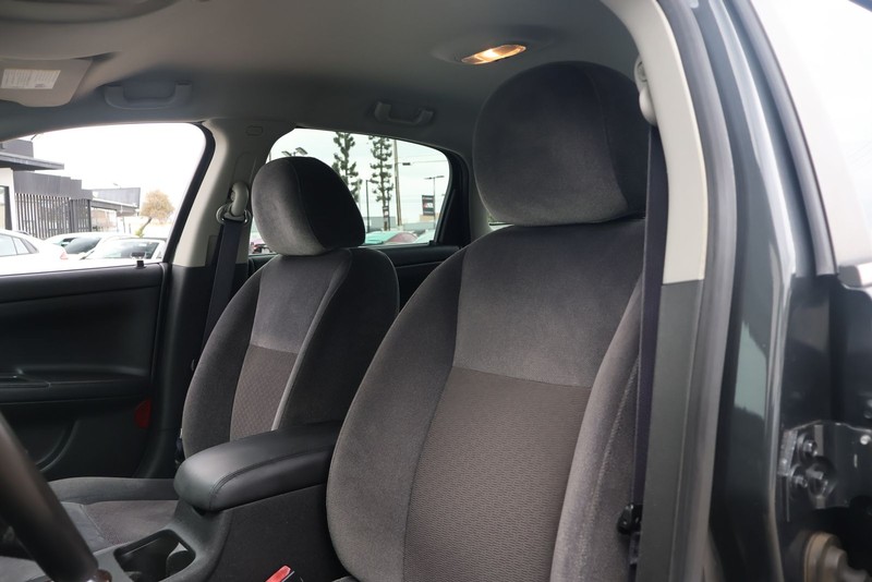 Chevrolet Impala Limited Vehicle Full-screen Gallery Image 16