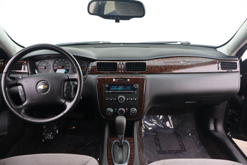 Chevrolet Impala Limited Vehicle Full-screen Gallery Image 20