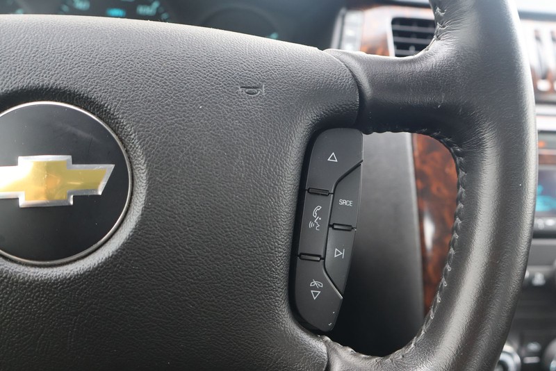 Chevrolet Impala Limited Vehicle Full-screen Gallery Image 24