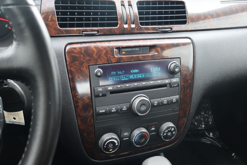 Chevrolet Impala Limited Vehicle Full-screen Gallery Image 26
