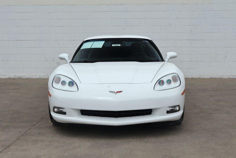 Chevrolet Corvette Vehicle Full-screen Gallery Image 02