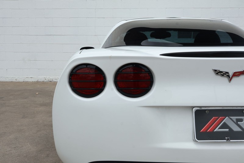 Chevrolet Corvette Vehicle Full-screen Gallery Image 07