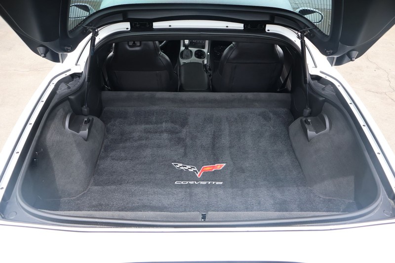 Chevrolet Corvette Vehicle Full-screen Gallery Image 08