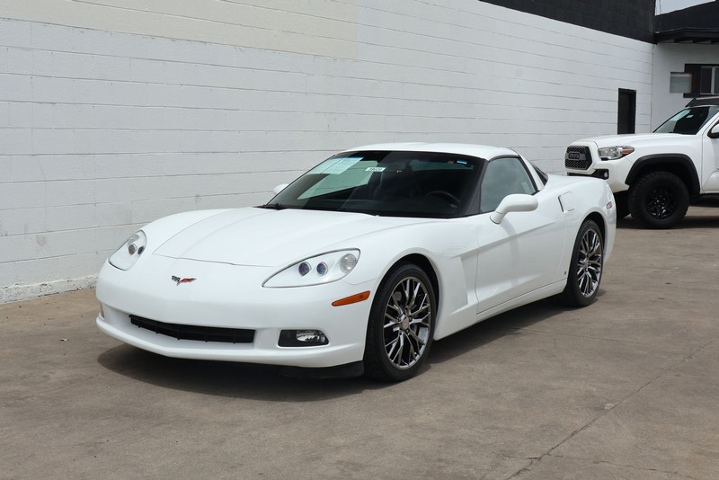 Chevrolet Corvette Vehicle Full-screen Gallery Image 11