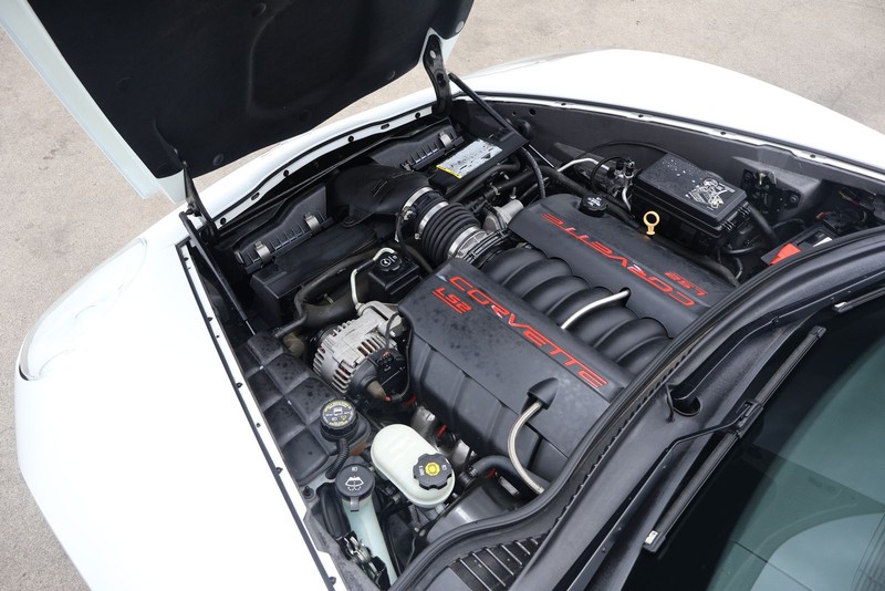 Chevrolet Corvette Vehicle Full-screen Gallery Image 12