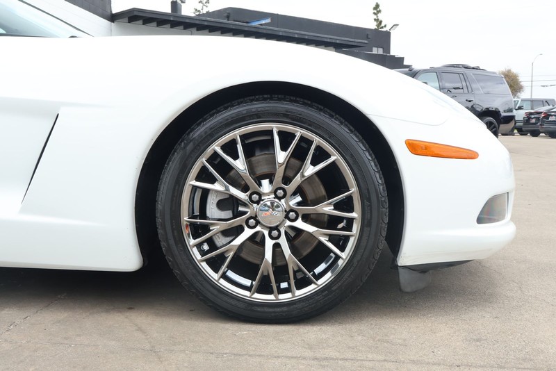 Chevrolet Corvette Vehicle Full-screen Gallery Image 13
