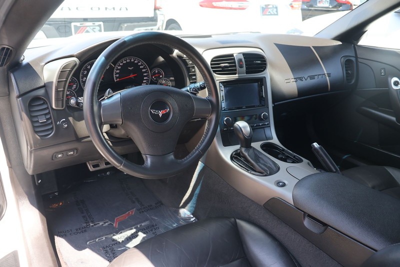 Chevrolet Corvette Vehicle Full-screen Gallery Image 15