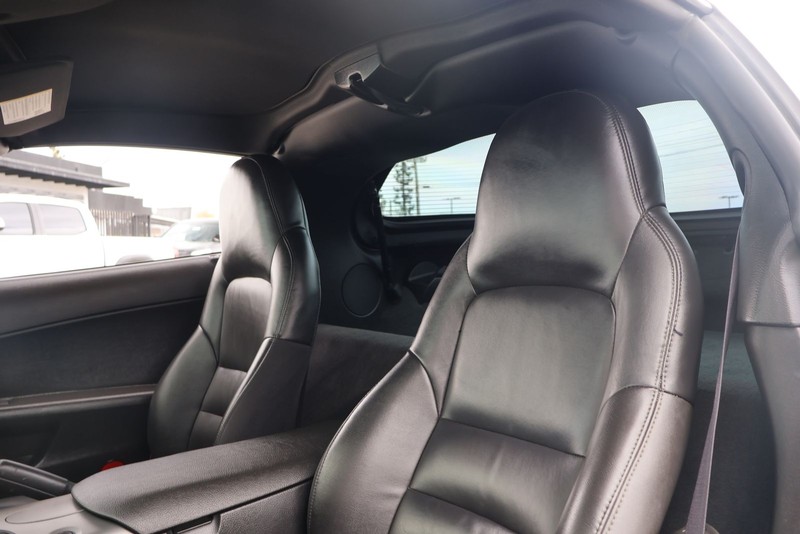 Chevrolet Corvette Vehicle Full-screen Gallery Image 16