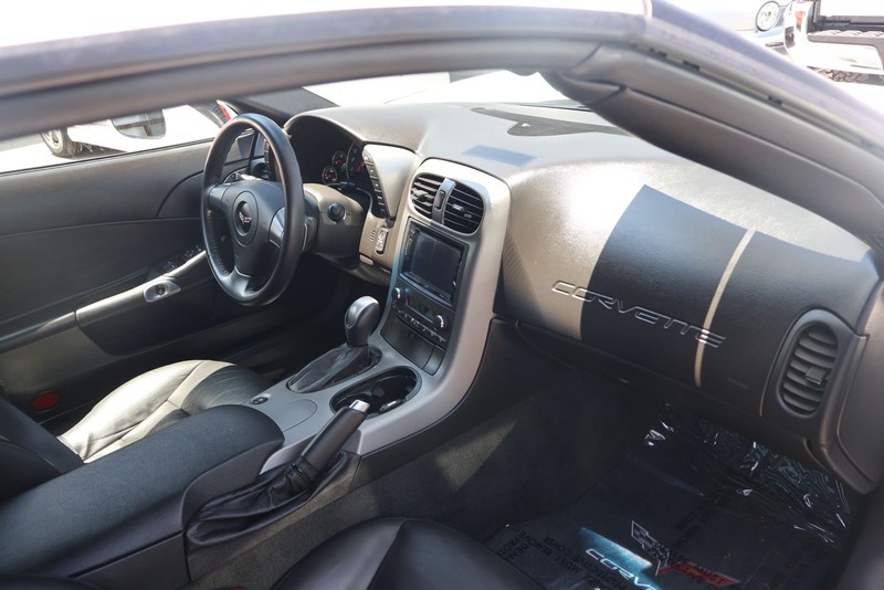 Chevrolet Corvette Vehicle Full-screen Gallery Image 18