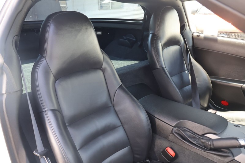 Chevrolet Corvette Vehicle Full-screen Gallery Image 19
