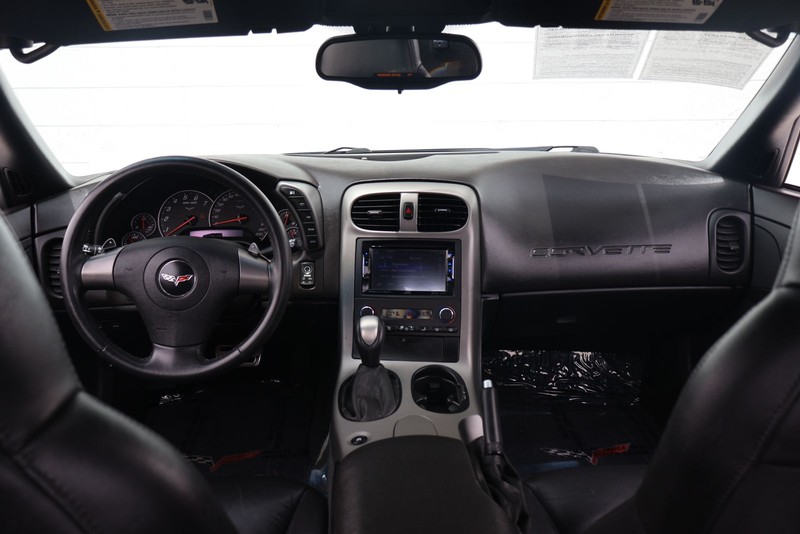 Chevrolet Corvette Vehicle Full-screen Gallery Image 20