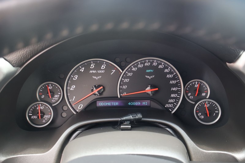 Chevrolet Corvette Vehicle Full-screen Gallery Image 21