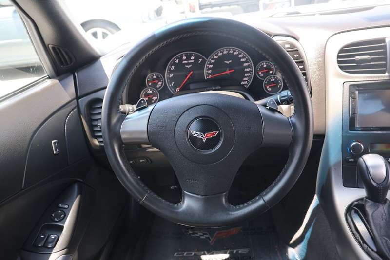 Chevrolet Corvette Vehicle Full-screen Gallery Image 22