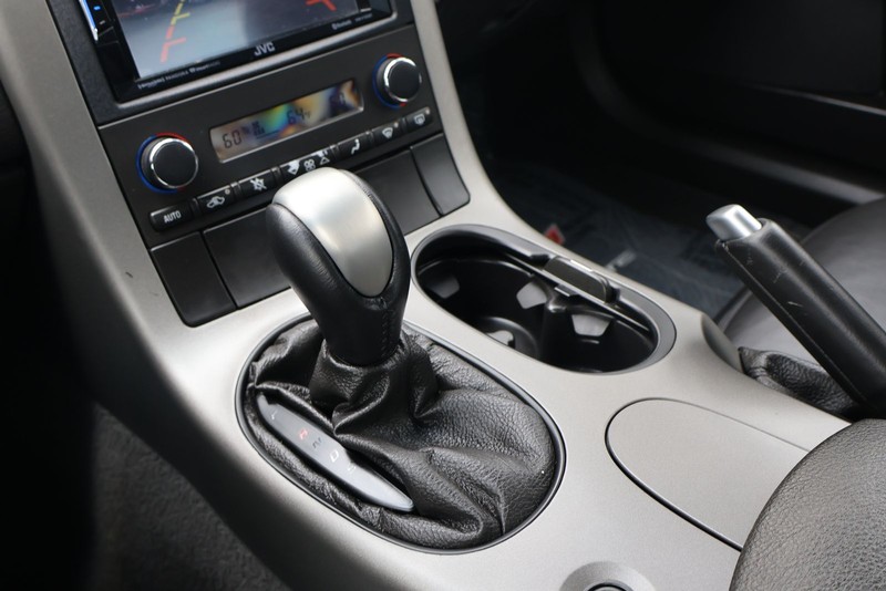 Chevrolet Corvette Vehicle Full-screen Gallery Image 25