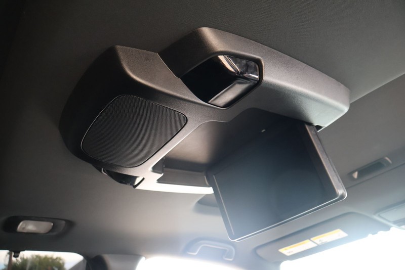 Honda Pilot Vehicle Full-screen Gallery Image 24
