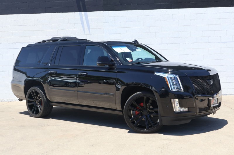 Cadillac Escalade ESV Vehicle Full-screen Gallery Image 01