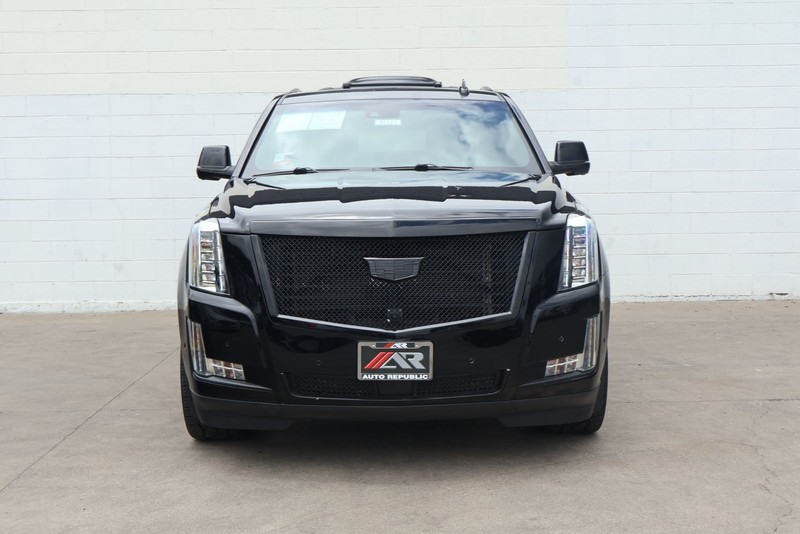 Cadillac Escalade ESV Vehicle Full-screen Gallery Image 02
