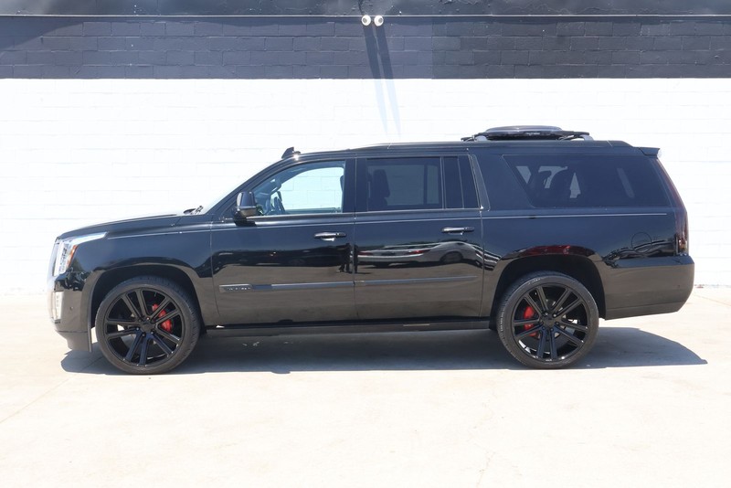 Cadillac Escalade ESV Vehicle Full-screen Gallery Image 10
