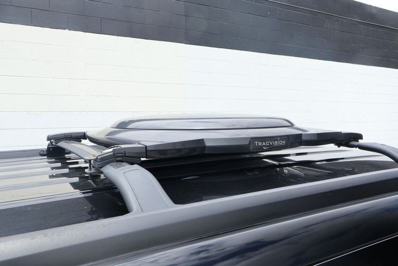 Cadillac Escalade ESV Vehicle Full-screen Gallery Image 12